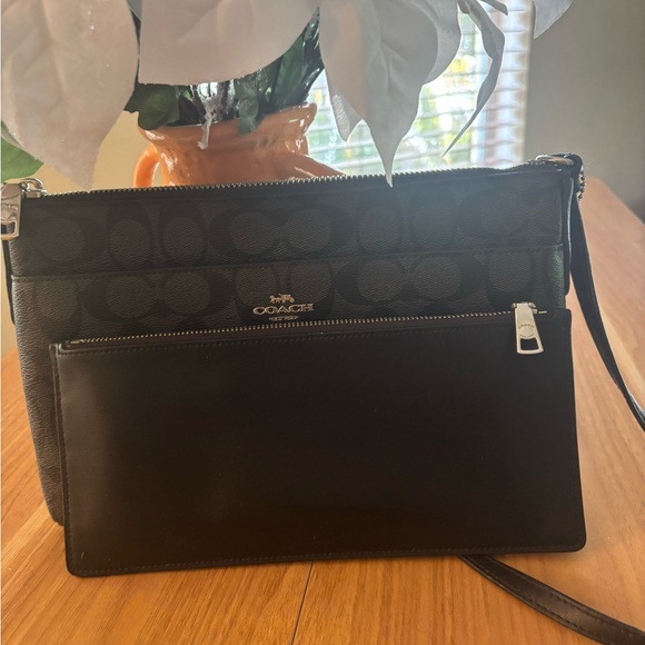 Coach Black Crossbody Bag with Signature Style - Picture 3 of 3